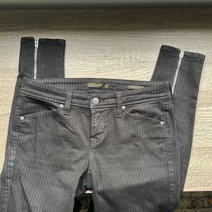 Genetic denim daphne size 26 pinstripe zipper ankle detail black skinny jeans